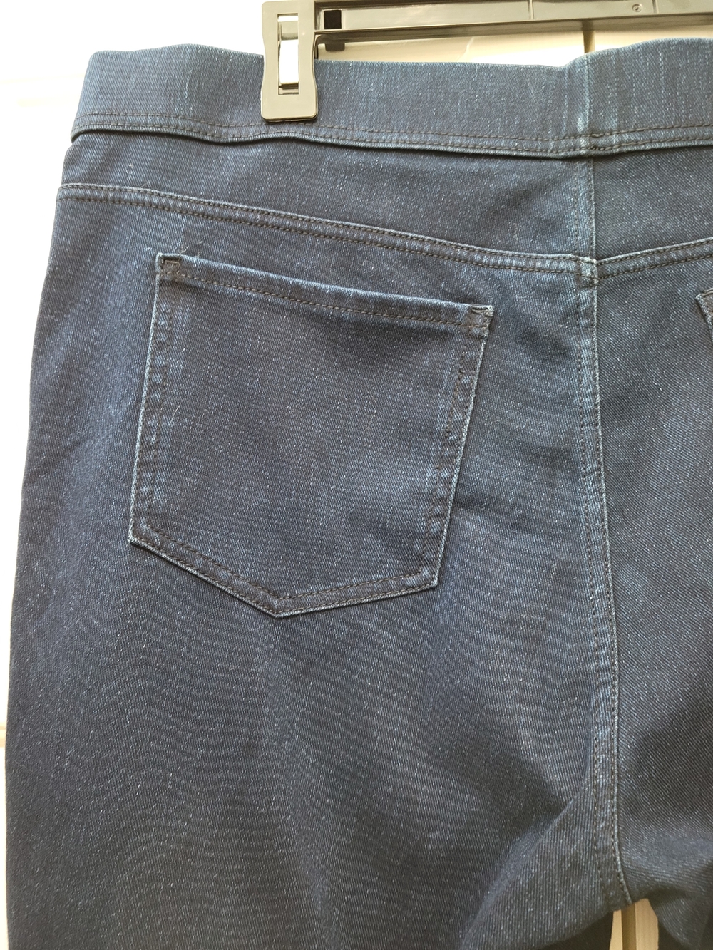 Time & Tru Women's Dark Blue Stretch Denim Cropped Capri Pull On Jeans - Picture 3 of 11